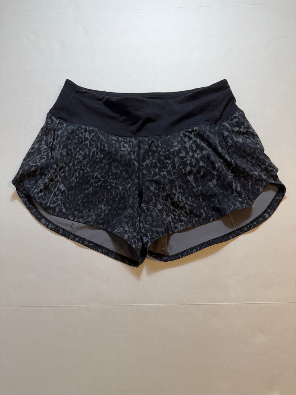 Lululemon Speed Up Mid-Rise Lined Short 4"